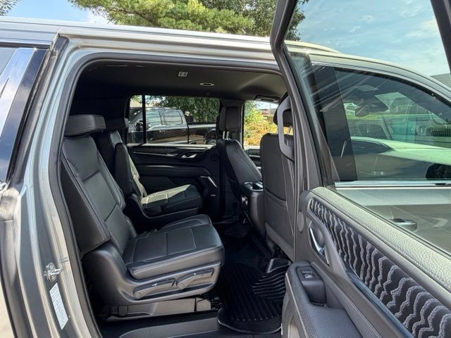 Used 2023 GMC Yukon XL Denali AWD/4WD image 29