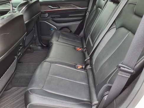 Used 2023 Jeep Grand Cherokee Overland w/ Advanced Protech Group III AWD/4WD image 17