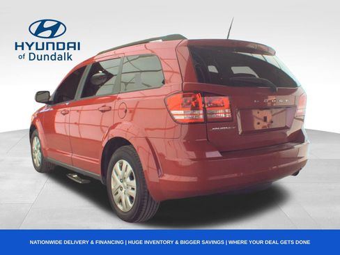 Used 2019 Dodge Journey SE image 3