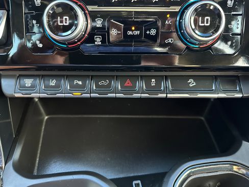 Used 2024 GMC Sierra 2500 AT4 w/ AT4 Premium Plus Package image 18