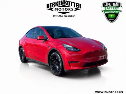 Used 2023 Tesla Model Y Long Range AWD/4WD image 1