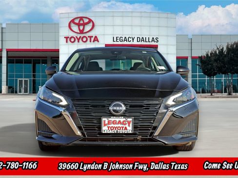 Used 2023 Nissan Altima 2.5 SV FWD image 4