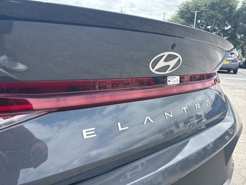Used 2025 Hyundai Elantra Sport FWD image 9