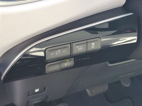 Used 2018 Toyota Prius Three Touring FWD image 14