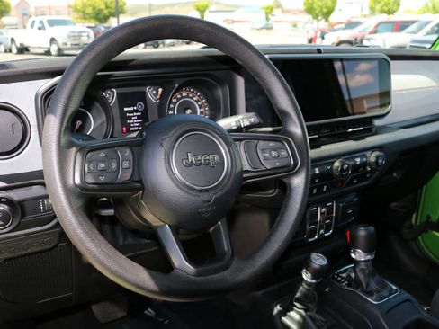 Used 2025 Jeep Gladiator Sport AWD/4WD image 20