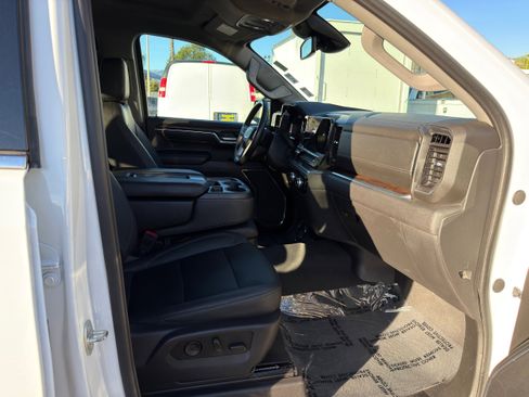 Used 2024 GMC Sierra 1500 SLT image 10