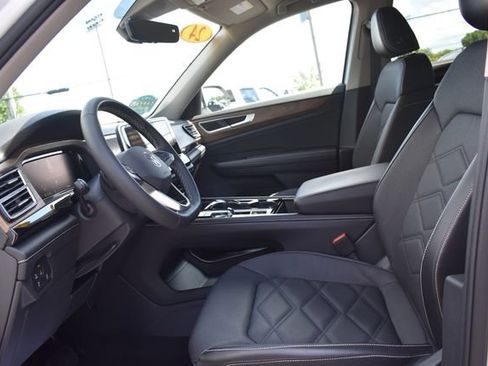 Used 2024 Volkswagen Atlas SE AWD/4WD image 24