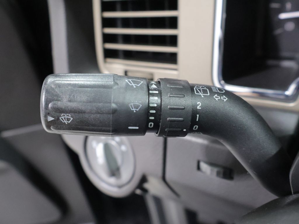 Used 2012 Lincoln Navigator 4WD image 38