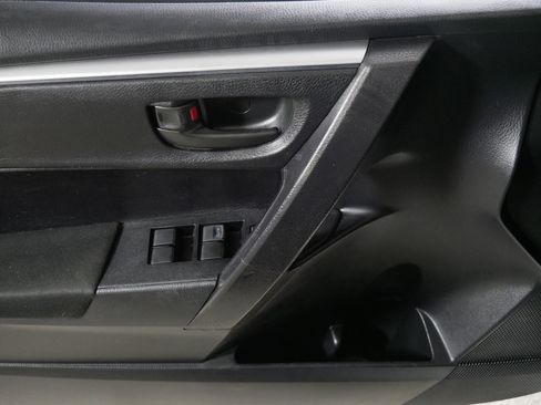 Used 2015 Toyota Corolla L image 19