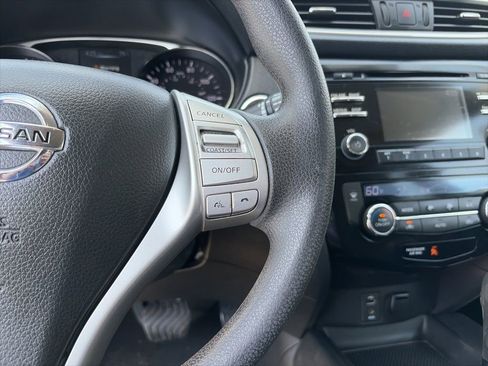 Used 2016 Nissan Rogue SV image 18