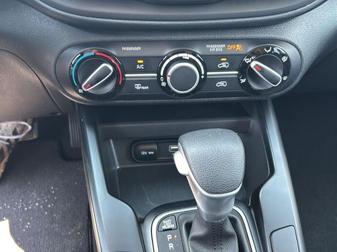 Used 2025 Kia Soul LX FWD image 17