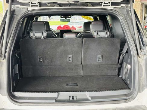 Used 2024 Ford Expedition Limited AWD/4WD image 9