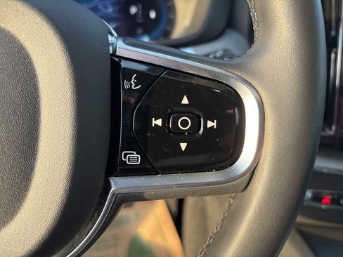 Used 2025 Volvo XC60 B5 Plus image 25