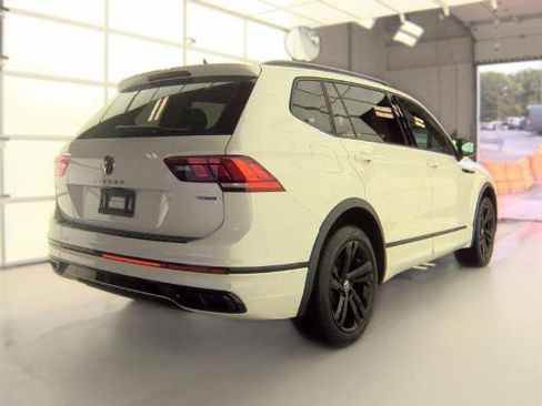 Used 2023 Volkswagen Tiguan SE R-Line AWD/4WD image 4