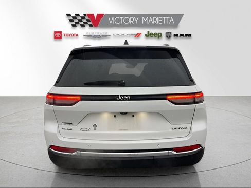 Used 2023 Jeep Grand Cherokee Limited image 3