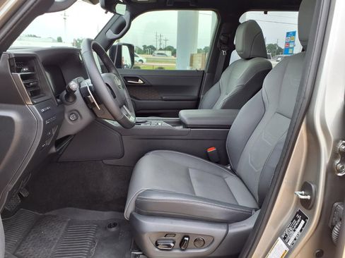 Used 2025 Lexus GX 550 w/ Accessory Package (2T) AWD/4WD image 20