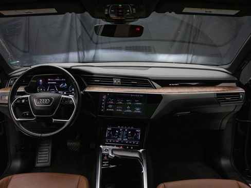 Used 2022 Audi e-tron Premium Plus w/ Premium Plus Package image 23