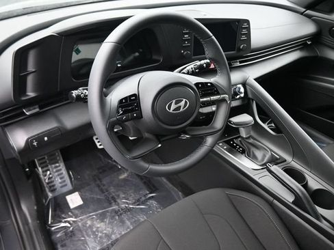 Used 2026 Hyundai Elantra Sport FWD image 17