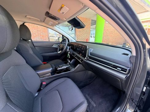 Used 2023 Kia Sportage LX AWD/4WD image 16