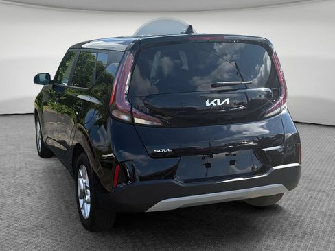 Used 2025 Kia Soul LX w/ LX Technology Package FWD image 6