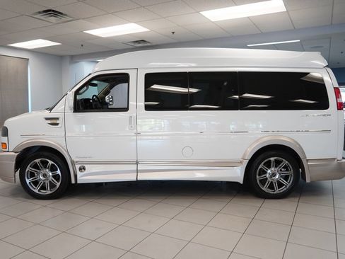 Used 2016 GMC Savana 2500 RWD image 2