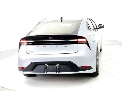 New 2026 Toyota Prius Plug-In Hybrid image 5
