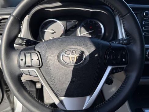 Used 2018 Toyota Highlander XLE image 14