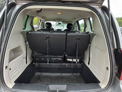 Used 2015 Dodge Grand Caravan American Value Package w/ UConnect Hands-Free Group FWD image 13
