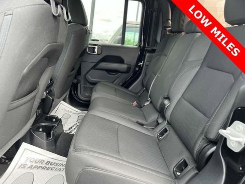 Used 2021 Jeep Gladiator Overland w/ Cold Weather Group AWD/4WD image 15