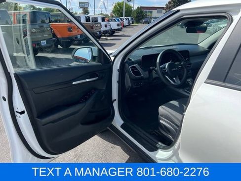 Used 2024 Kia Seltos LX AWD/4WD image 14