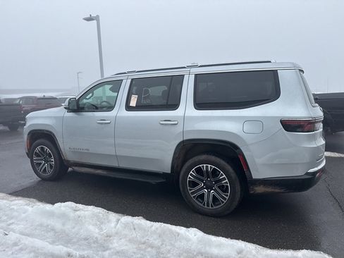 Used 2022 Jeep Wagoneer Series III image 12