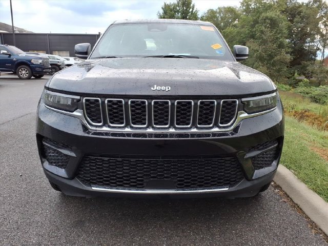 Used 2025 Jeep Grand Cherokee Laredo X AWD/4WD image 12