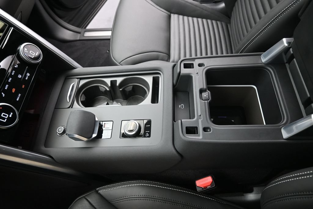 New 2026 Land Rover Discovery Limited Edition AWD/4WD image 30