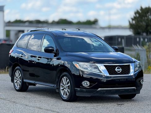 Used 2015 Nissan Pathfinder SV w/ Trailer Tow Package FWD image 1