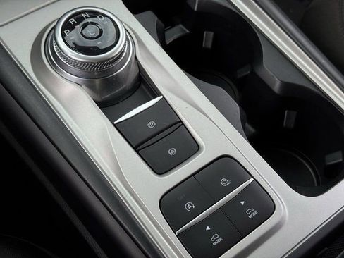 Used 2024 Ford Explorer XLT image 12