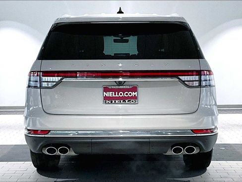 Used 2023 Lincoln Aviator AWD w/ Premium Package image 9