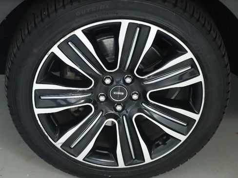 Used 2017 Lincoln MKC Premiere image 37