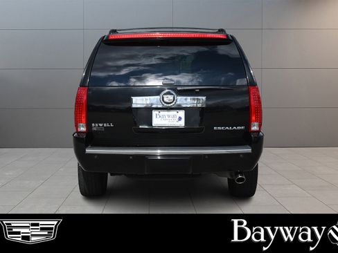 Used 2011 Cadillac Escalade Luxury image 6