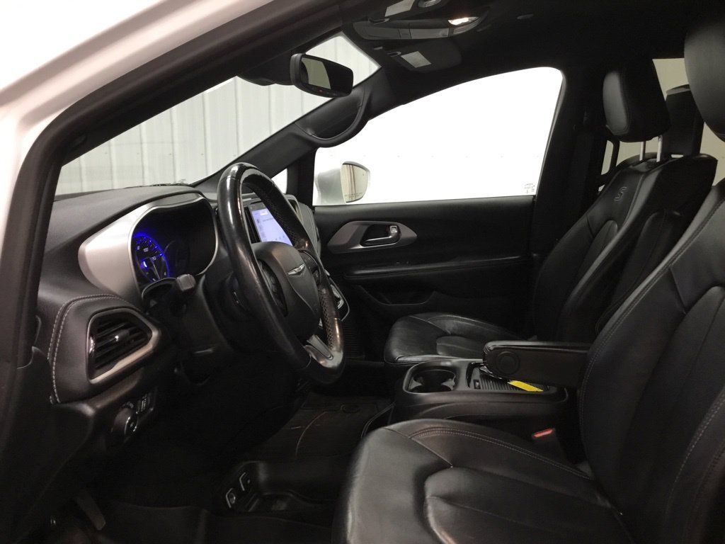 Used 2021 Chrysler Pacifica Touring-L w/ Uconnect Theater Family Group AWD/4WD image 5