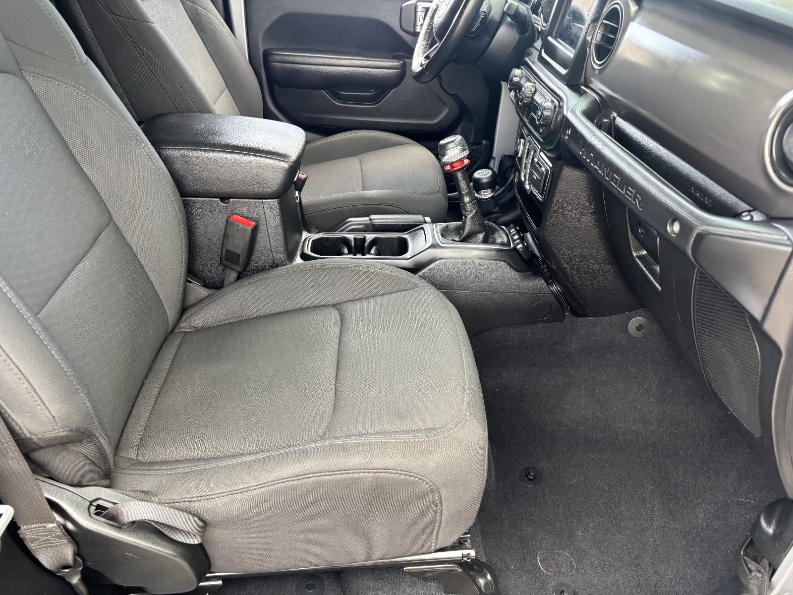 Used 2020 Jeep Wrangler Sport AWD/4WD image 12