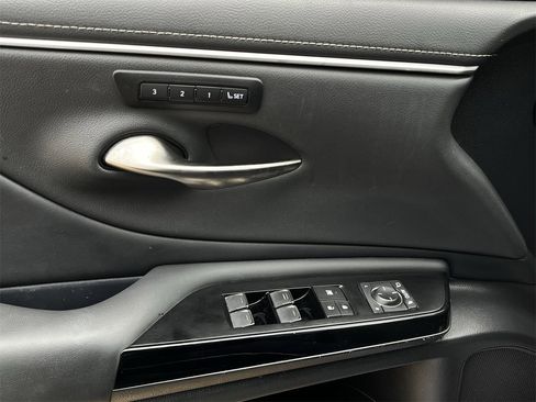 Used 2025 Lexus ES 300h w/ Premium Package image 21