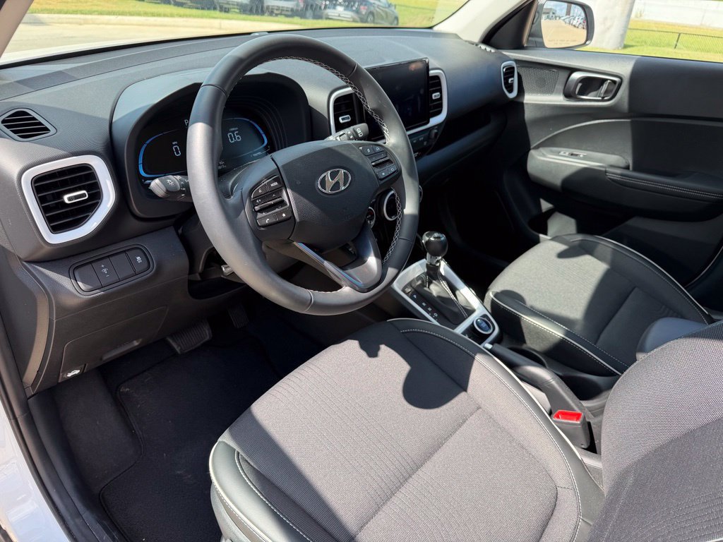 Certified 2025 Hyundai Venue Limited FWD image 12