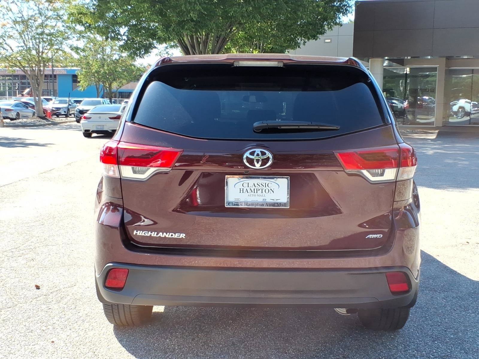 Used 2019 Toyota Highlander LE AWD/4WD image 9