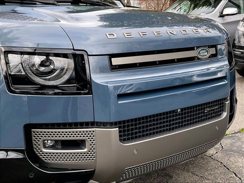 Used 2022 Land Rover Defender 110 X-Dynamic SE image 32