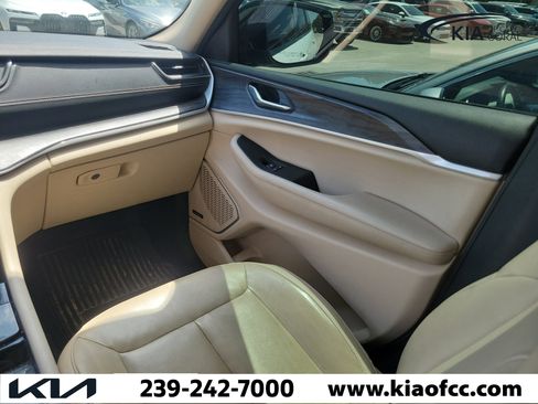 Used 2022 Jeep Grand Cherokee L Limited image 13