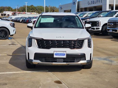 Used 2024 Kia Sorento S image 2