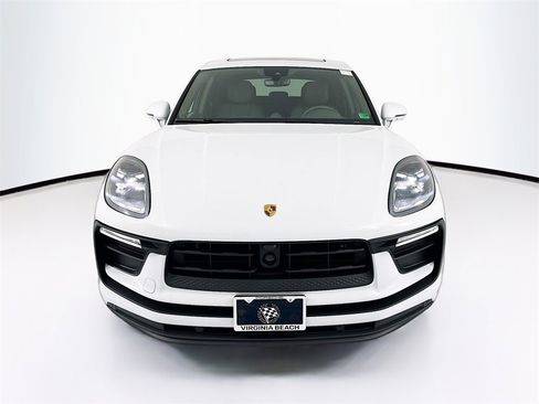 Certified 2025 Porsche Macan image 5