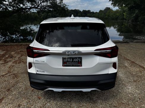 Used 2023 Kia Seltos LX AWD/4WD image 7
