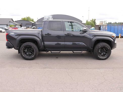 Used 2024 Toyota Tacoma TRD Off-Road w/ TRD Off Road Upgrade Package AWD/4WD image 4