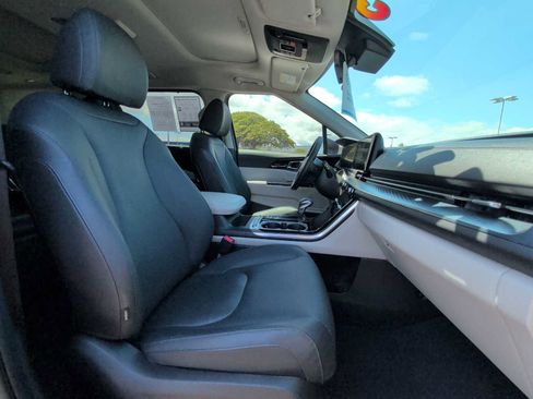 Used 2023 Kia Carnival SX Prestige FWD image 27